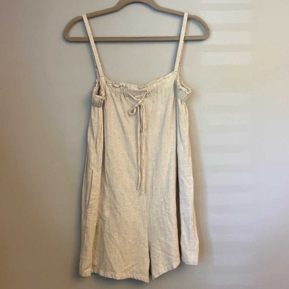⭐️Lush Neutral color Linen Blend Romper size small